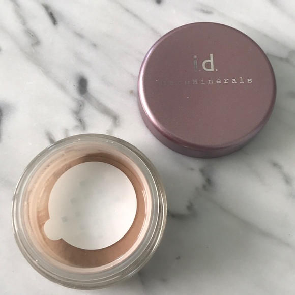 bareMinerals Foundation - Medium Tan (NEW) - Picture 2 of 4